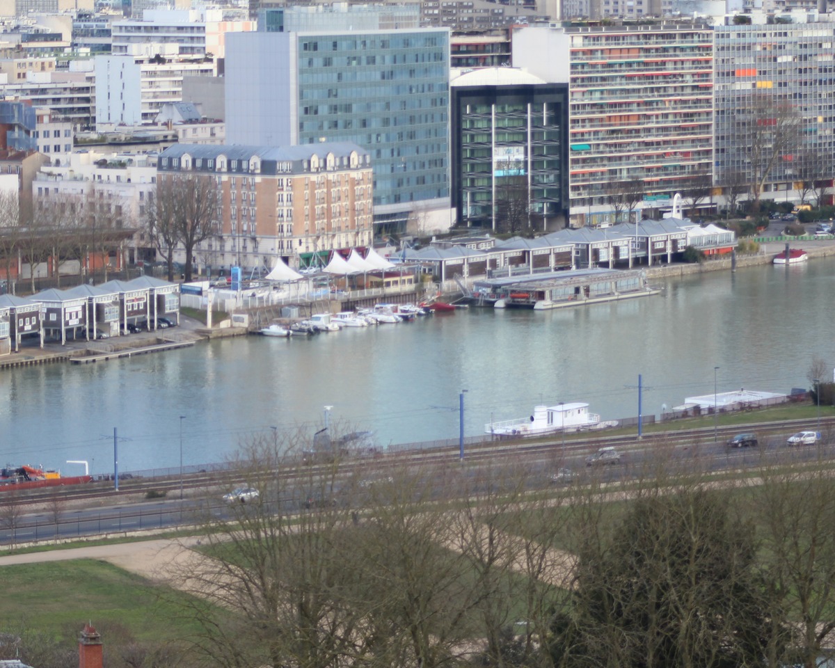Berges de Seine à Boulogne-Billancourt, vues depuis le parc de Saint-Cloud.