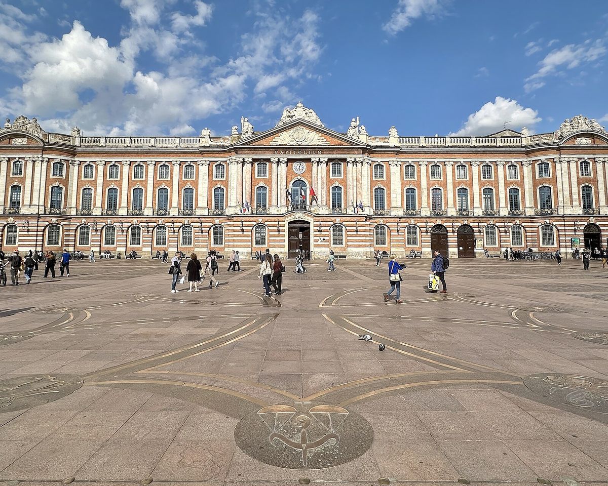 Façade du Capitole sur la place du Capitole à Toulouse.