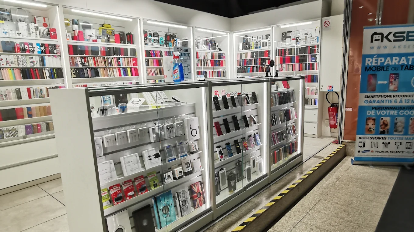 Photo atelier AKSES Gare RER La Défense - Réparation et accessoires téléphone Paris La Défense - Puteaux