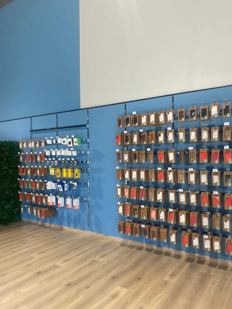 Photo atelier Reparcash Téléphone et Ordinateur reconditionné en France avec Amour, réparation smartphone et tablette - Perpignan